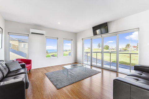 Aloha Waterfront Properties - Kempsey Accommodation 30