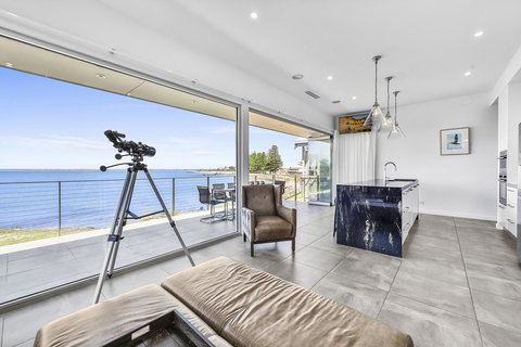 Aloha Waterfront Properties - Kempsey Accommodation 8