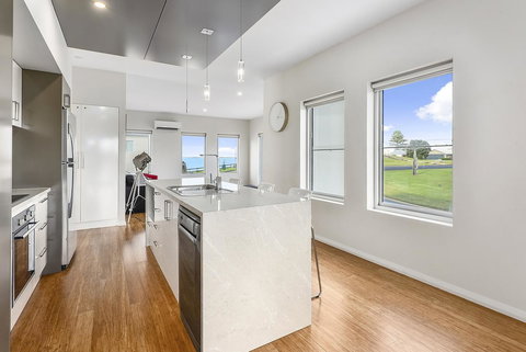 Aloha Waterfront Properties - Kempsey Accommodation 6