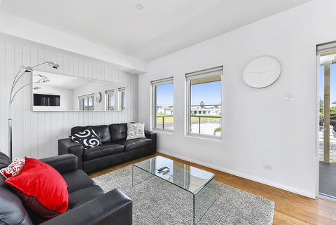 Aloha Waterfront Properties - Kempsey Accommodation 17