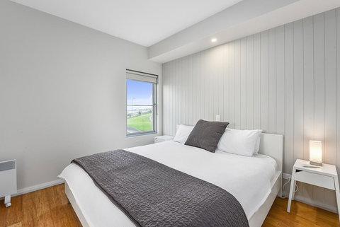 Aloha Waterfront Properties - Kempsey Accommodation 13