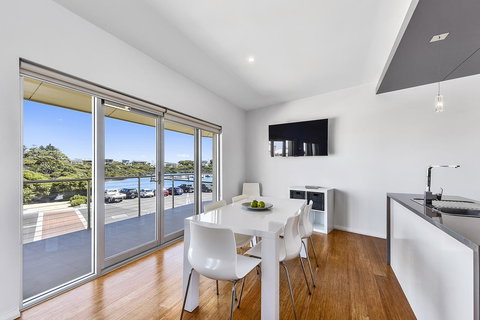 Aloha Waterfront Properties - Kempsey Accommodation 20