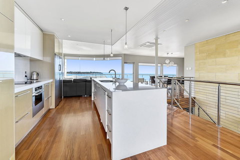 Aloha Waterfront Properties - Kempsey Accommodation 5