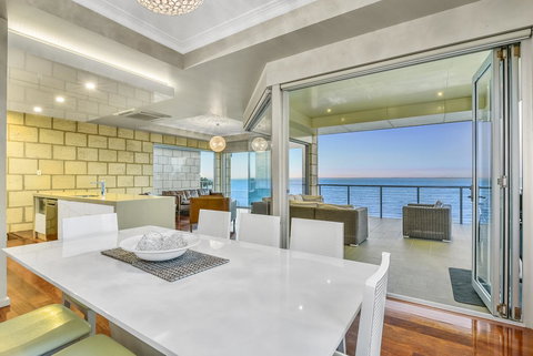 Aloha Waterfront Properties - Kempsey Accommodation 9
