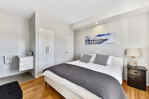 Aloha Waterfront Properties - Kempsey Accommodation 21