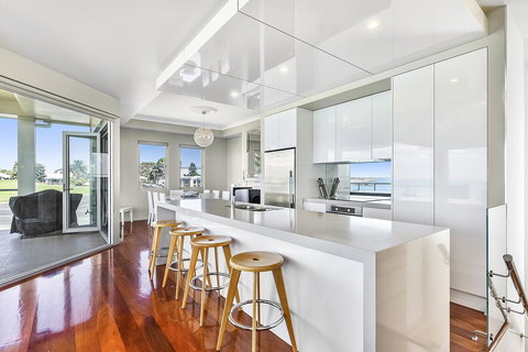 Aloha Waterfront Properties - Kempsey Accommodation 7