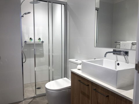 Resort Style Luxury City Apartment + Free Car Parking - Kempsey Accommodation 7