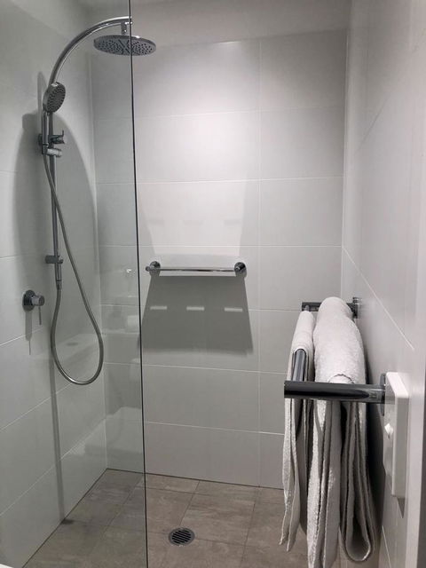 Resort Style Luxury City Apartment + Free Car Parking - Kempsey Accommodation 26