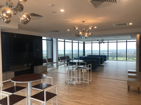 Resort Style Luxury City Apartment + Free Car Parking - Kempsey Accommodation 24