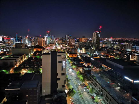 Modern CBD Apartment With Panoramic View - Kempsey Accommodation 5