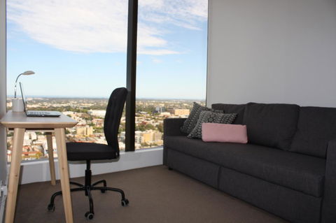 Modern CBD Apartment With Panoramic View - Kempsey Accommodation 4