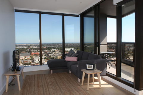 Modern CBD Apartment With Panoramic View - Kempsey Accommodation 10