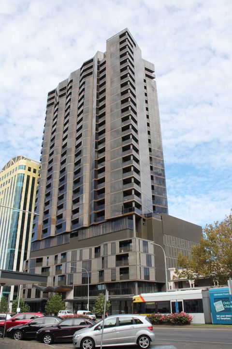 Modern CBD Apartment With Panoramic View - Kempsey Accommodation 6