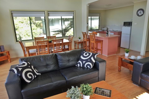 SkyView Villa - Kempsey Accommodation 7