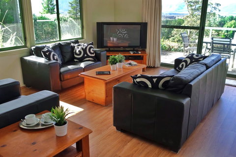 SkyView Villa - Kempsey Accommodation 4