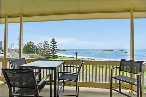 The Dolphins Beachfront Apartments - Kempsey Accommodation 9