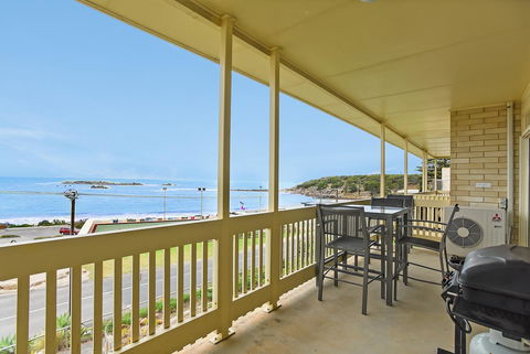 The Dolphins Beachfront Apartments - Kempsey Accommodation 10