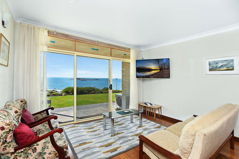 The Dolphins Beachfront Apartments - Kempsey Accommodation 7