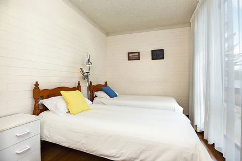 The Dolphins Beachfront Apartments - Kempsey Accommodation 8