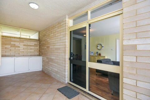 The Dolphins Beachfront Apartments - Kempsey Accommodation 3