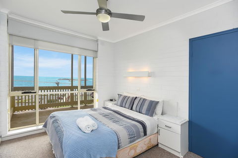 The Dolphins Beachfront Apartments - Kempsey Accommodation 14