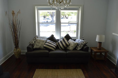Two Cow Cottage Bed & Breakfast - Kempsey Accommodation 14