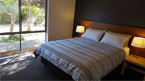 Coorong Waterfront Retreat - Kempsey Accommodation 2