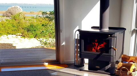 Coorong Waterfront Retreat - Kempsey Accommodation 1