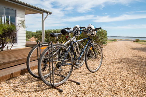 Coorong Waterfront Retreat - Kempsey Accommodation 5
