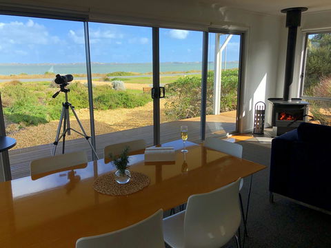 Coorong Waterfront Retreat - Kempsey Accommodation 7