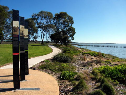 Coorong Waterfront Retreat - Kempsey Accommodation 31
