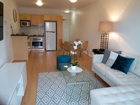 Spacious 4 BR And 2 Bathrooms City Apartment - Kempsey Accommodation 12
