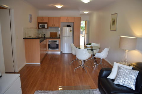 Spacious 4 BR And 2 Bathrooms City Apartment - Kempsey Accommodation 18