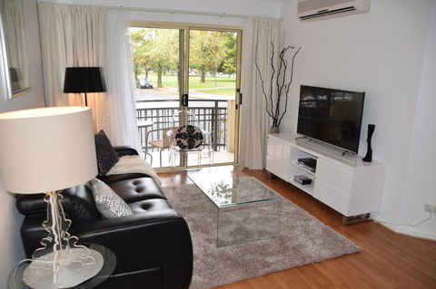 Spacious 4 BR And 2 Bathrooms City Apartment - Kempsey Accommodation 16