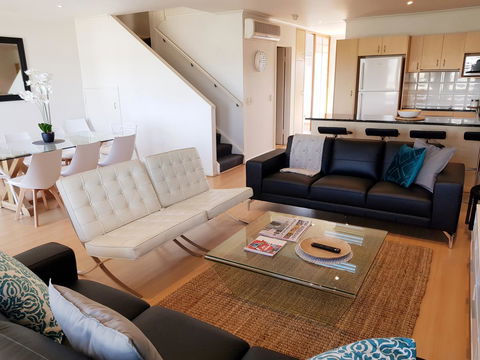 Spacious 4 BR And 2 Bathrooms City Apartment - Kempsey Accommodation 0