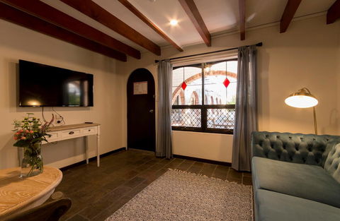 The Manor Basket Range - Kempsey Accommodation 7