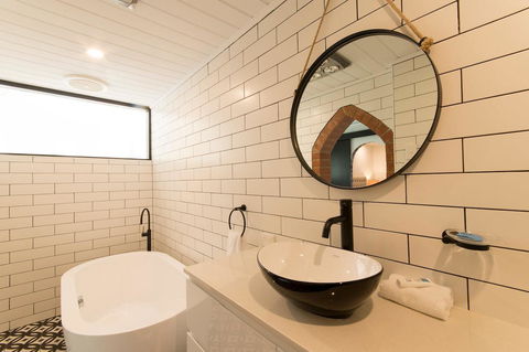 The Manor Basket Range - Kempsey Accommodation 2