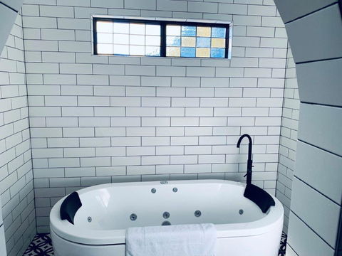 The Manor Basket Range - Kempsey Accommodation 11