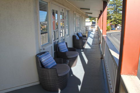Smugglers Inn Studio Apartments - Kempsey Accommodation 1
