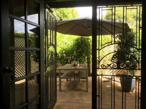 Wine And Roses Bed And Breakfast - Kempsey Accommodation 4