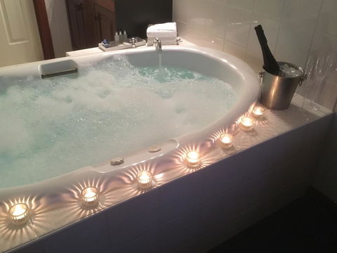 Wine And Roses Bed And Breakfast - Kempsey Accommodation 24