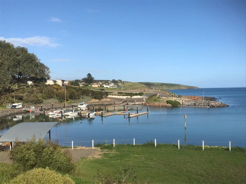 Penneshaw Oceanview Apartments - Kempsey Accommodation 0