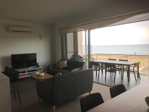 Penneshaw Oceanview Apartments - Kempsey Accommodation 1