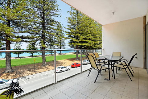 Breeze Beachfront Apartment - Kempsey Accommodation 5