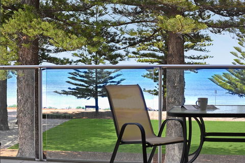 Breeze Beachfront Apartment - Kempsey Accommodation 3