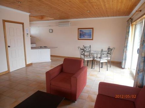 Esplanade Apartments At West Beach - Kempsey Accommodation 2