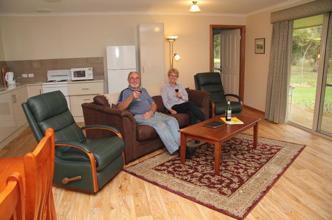 Camawald Coonawarra Cottage B&B - Kempsey Accommodation 4