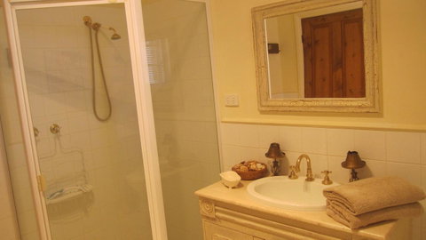 Gainsborough Cottage - Kempsey Accommodation 8