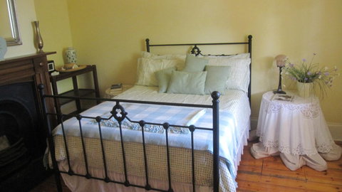 Gainsborough Cottage - Kempsey Accommodation 4