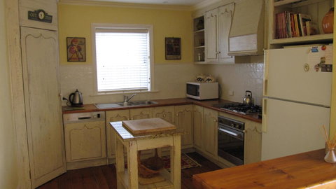 Gainsborough Cottage - Kempsey Accommodation 10